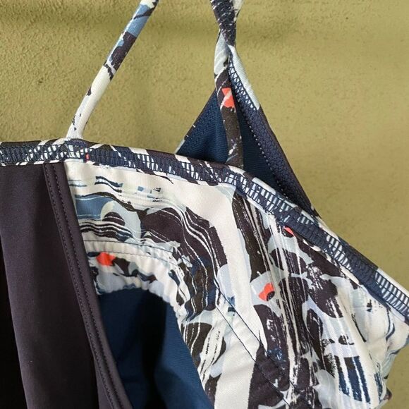 Gap Fit Workout Top Size Medium - Picture 5 of 7